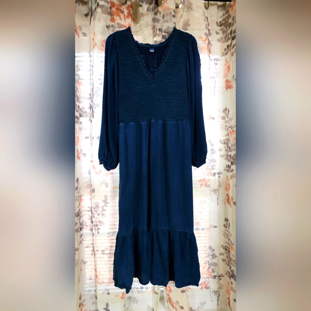 Old navy XL smocked denim v neck dress
